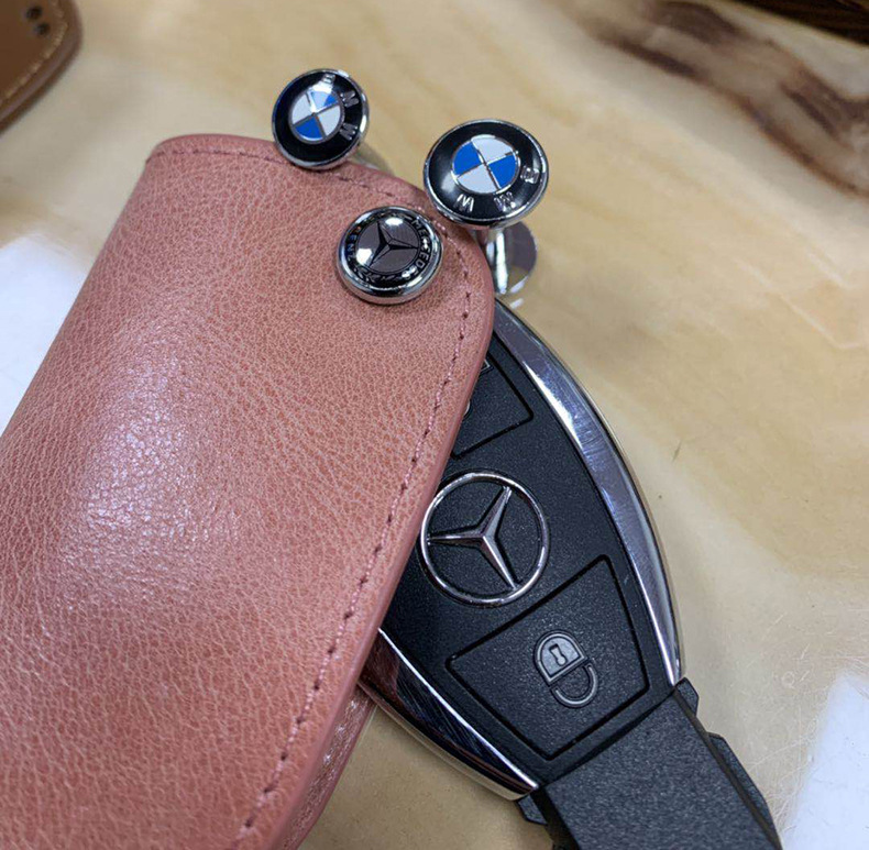 Suitable for BMW Car Key Case Genuine Leather Mercedes Key Case Oil Wax Cattlehide Protective Case Gift Factory Direct Supply Suitable for BMW Car Key Case Genuine Leather Mercedes Key Case Oil Wax Cattlehide Protective Case Gift Factory Direct Supply