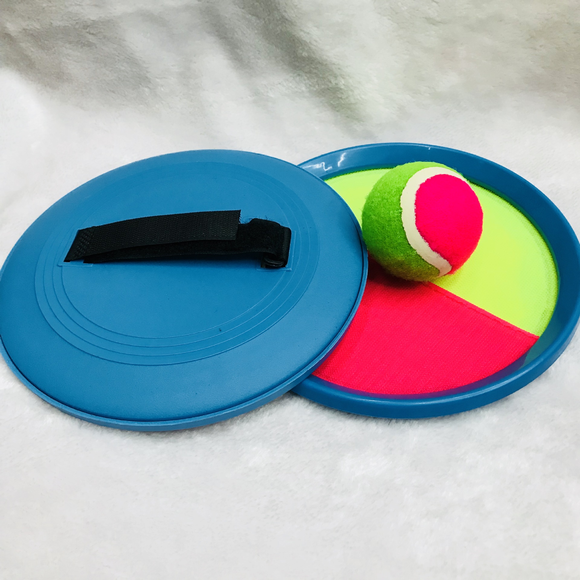 The factory sells the 2 inch sticky target ball to the ball, and the tennis beach ball is small wholesale. The factory sells the 2 inch sticky target ball to the ball, and the tennis beach ball is small wholesale.