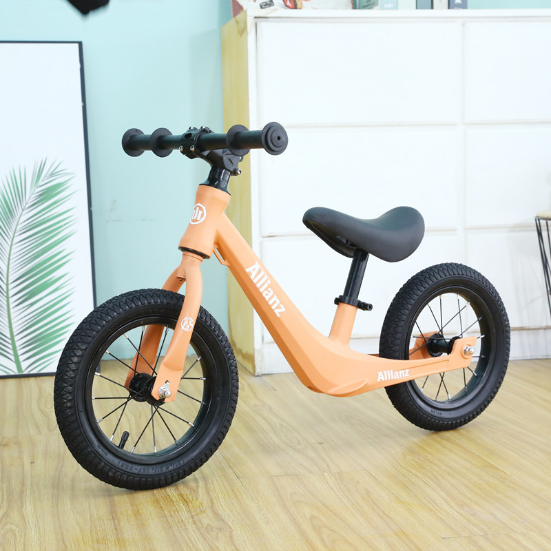 Children's Kids Balance Bike 2-6 Years Old Baby Magnesium Alloy Pedal-Free 12-Inch Rubber Two-Wheel Skating Driving Balance Bicycle