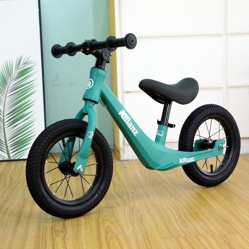 Children's Kids Balance Bike 2-6 Years Old Baby Magnesium Alloy Pedal-Free 12-Inch Rubber Two-Wheel Skating Driving Balance Bicycle