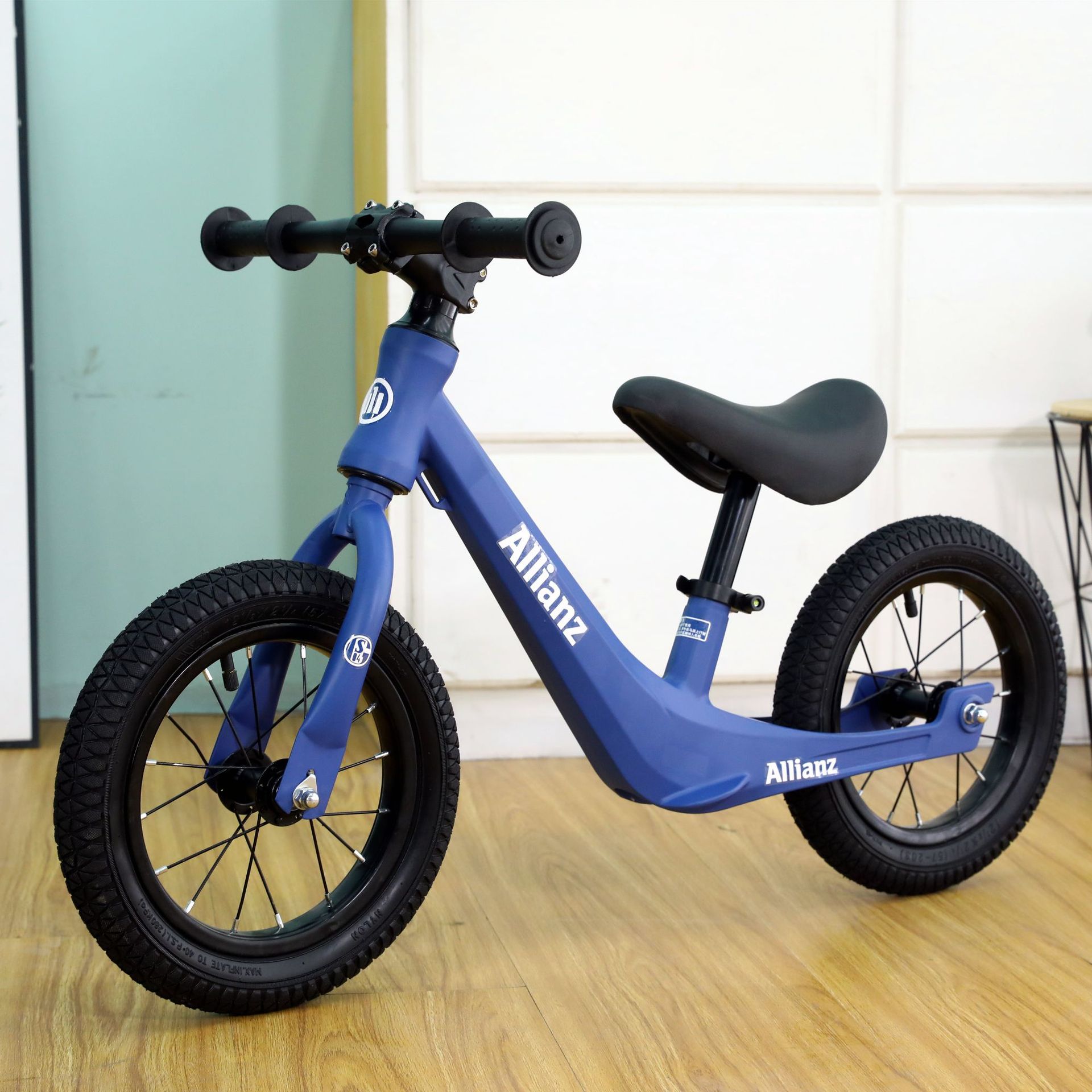 Children's Kids Balance Bike 2-6 Years Old Baby Magnesium Alloy Pedal-Free 12-Inch Rubber Two-Wheel Skating Driving Balance Bicycle