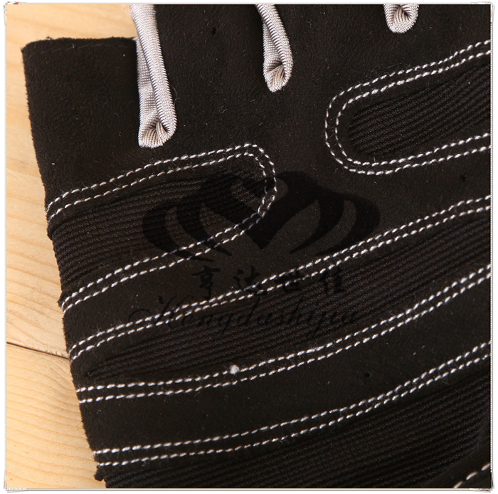 The Double - line is equipped with anti-skid and wear-resistant and breathable half-finger gloves.