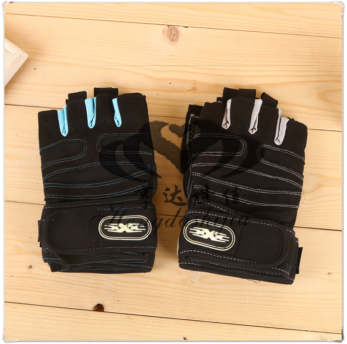The Double - line is equipped with anti-skid and wear-resistant and breathable half-finger gloves.