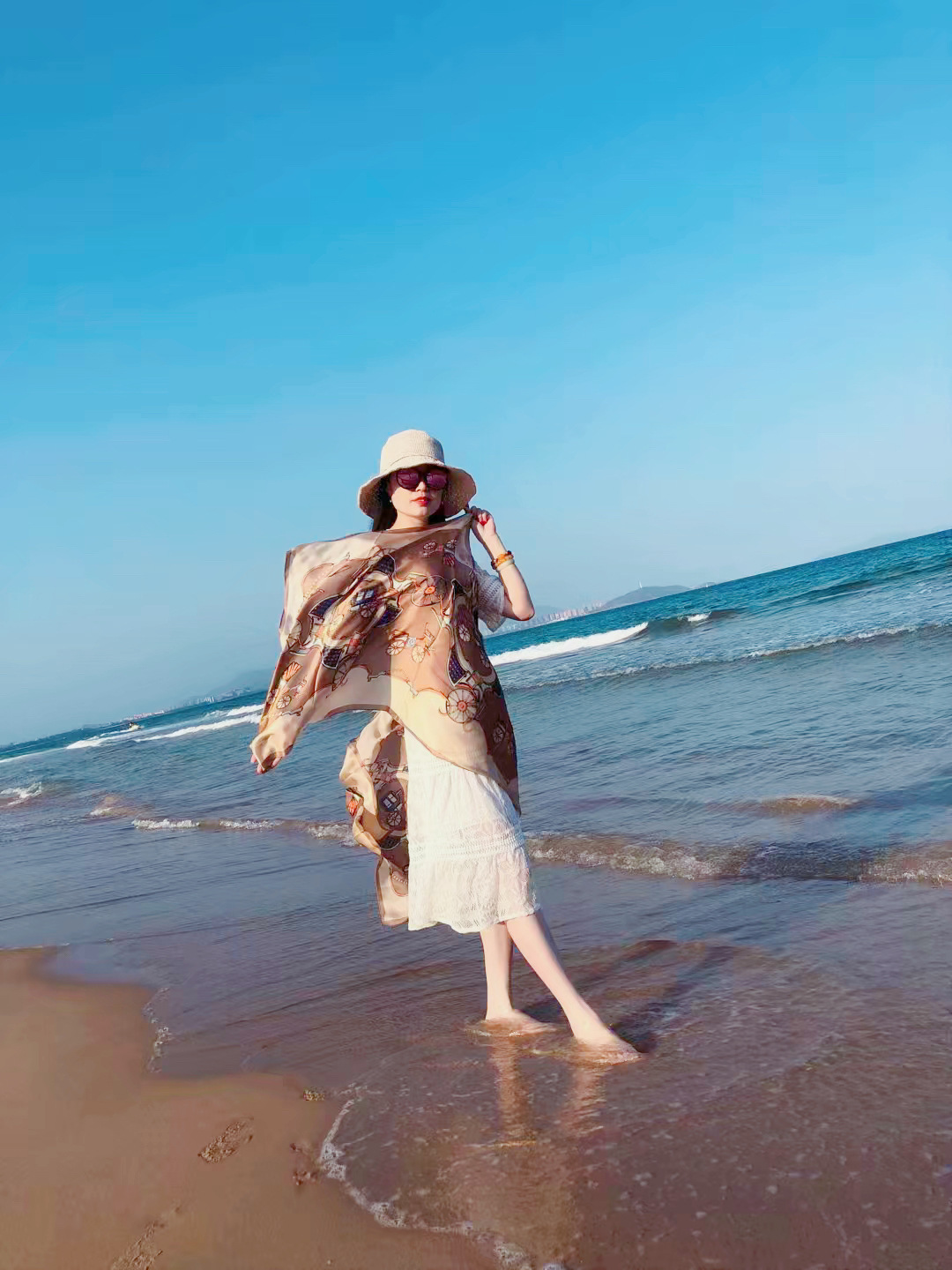 2021 Spring and Summer New Printed Silk Scarf Versatile Mulberry Silk Scarf Gift Long Sunscreen Shawl Beach Towel 2021 Spring and Summer New Printed Silk Scarf Versatile Mulberry Silk Scarf Gift Long Sunscreen Shawl Beach Towel