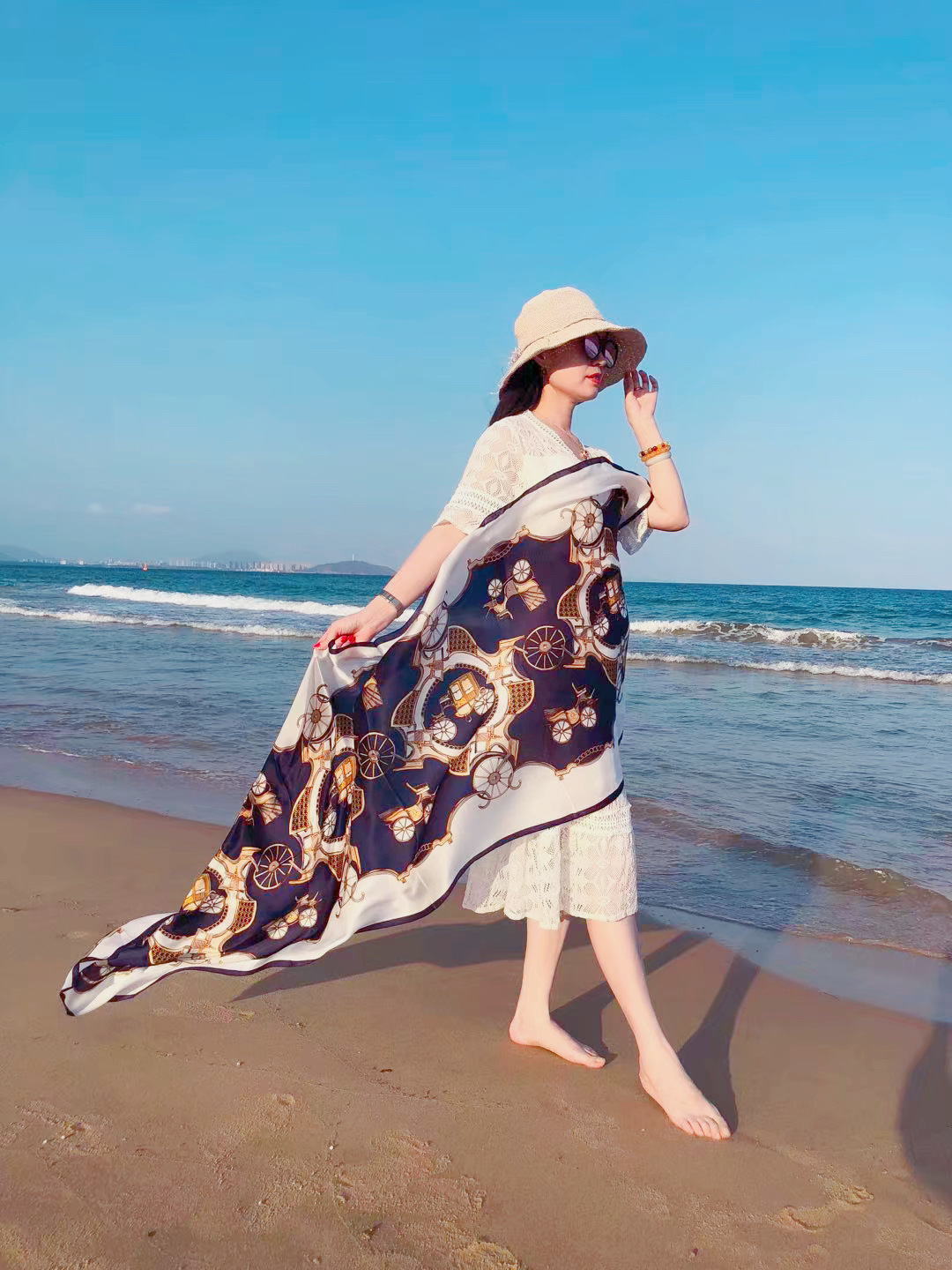 2021 Spring and Summer New Printed Silk Scarf Versatile Mulberry Silk Scarf Gift Long Sunscreen Shawl Beach Towel 2021 Spring and Summer New Printed Silk Scarf Versatile Mulberry Silk Scarf Gift Long Sunscreen Shawl Beach Towel