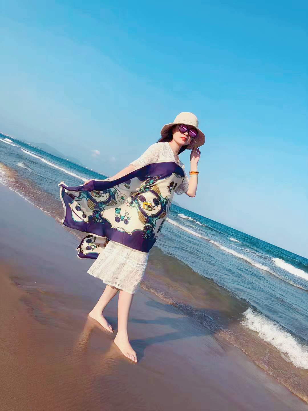 2021 Spring and Summer New Printed Silk Scarf Versatile Mulberry Silk Scarf Gift Long Sunscreen Shawl Beach Towel 2021 Spring and Summer New Printed Silk Scarf Versatile Mulberry Silk Scarf Gift Long Sunscreen Shawl Beach Towel