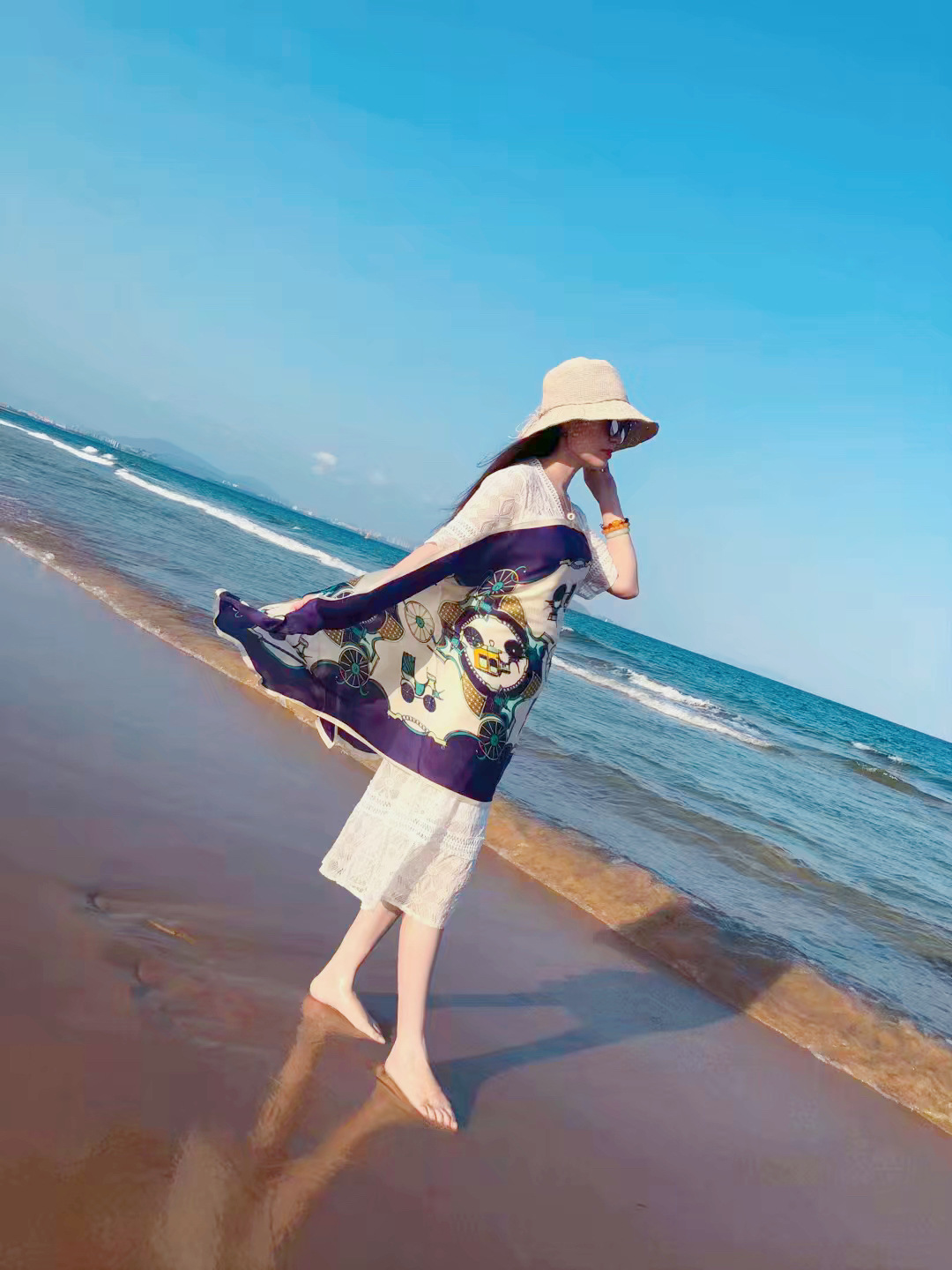 2021 Spring and Summer New Printed Silk Scarf Versatile Mulberry Silk Scarf Gift Long Sunscreen Shawl Beach Towel 2021 Spring and Summer New Printed Silk Scarf Versatile Mulberry Silk Scarf Gift Long Sunscreen Shawl Beach Towel