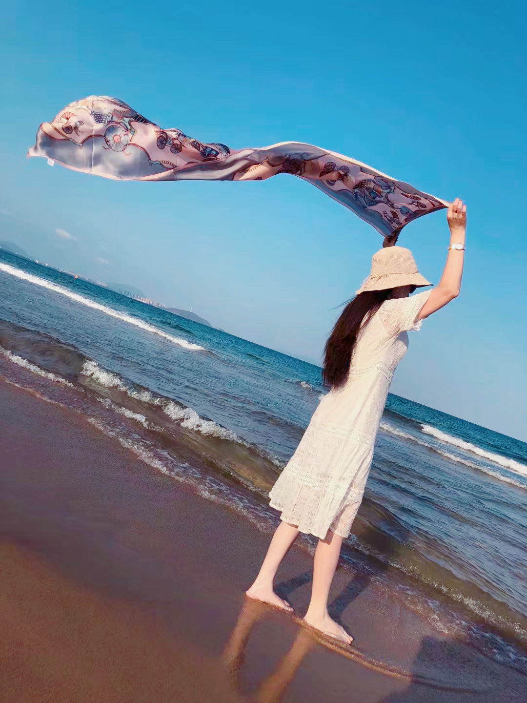 2021 Spring and Summer New Printed Silk Scarf Versatile Mulberry Silk Scarf Gift Long Sunscreen Shawl Beach Towel 2021 Spring and Summer New Printed Silk Scarf Versatile Mulberry Silk Scarf Gift Long Sunscreen Shawl Beach Towel