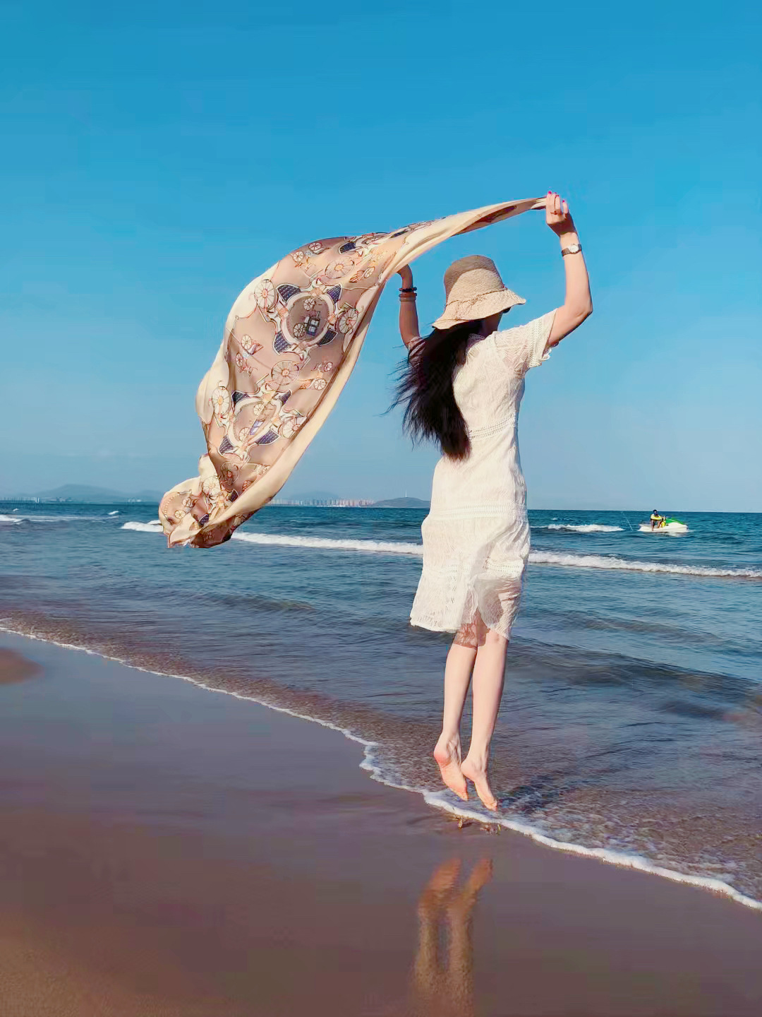 2021 Spring and Summer New Printed Silk Scarf Versatile Mulberry Silk Scarf Gift Long Sunscreen Shawl Beach Towel 2021 Spring and Summer New Printed Silk Scarf Versatile Mulberry Silk Scarf Gift Long Sunscreen Shawl Beach Towel