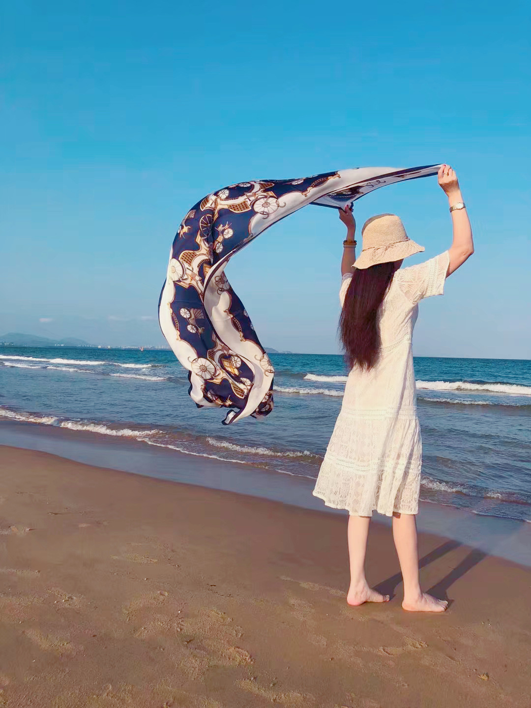 2021 Spring and Summer New Printed Silk Scarf Versatile Mulberry Silk Scarf Gift Long Sunscreen Shawl Beach Towel 2021 Spring and Summer New Printed Silk Scarf Versatile Mulberry Silk Scarf Gift Long Sunscreen Shawl Beach Towel