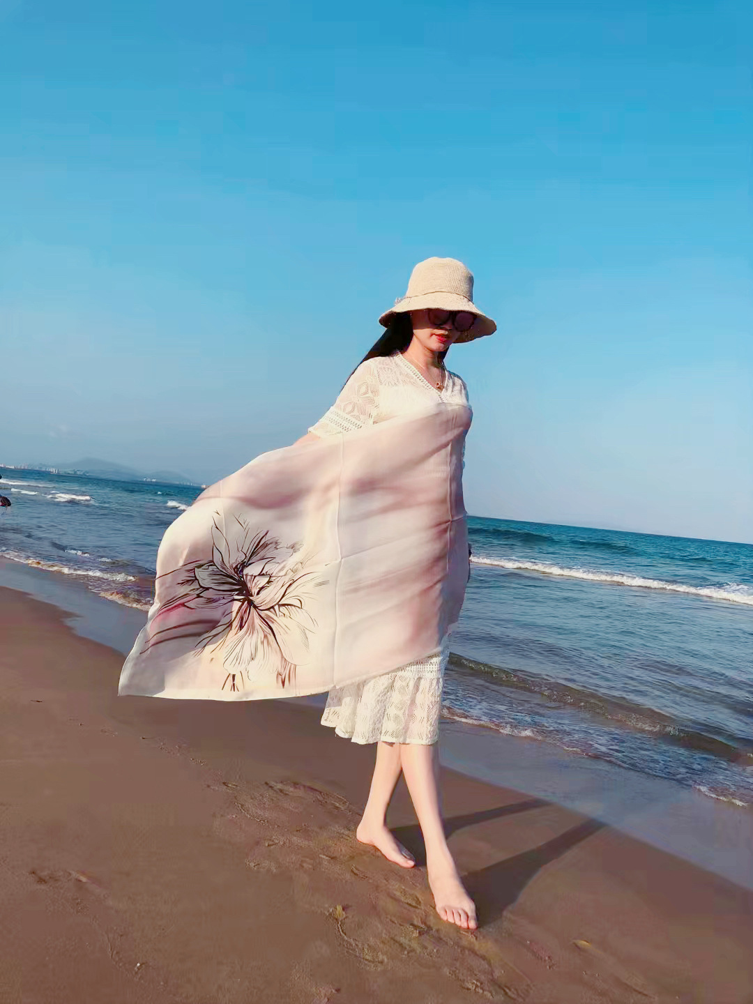 2021 Spring and Summer New Printed Silk Scarf Versatile Mulberry Silk Scarf Gift Long Sunscreen Shawl Beach Towel 2021 Spring and Summer New Printed Silk Scarf Versatile Mulberry Silk Scarf Gift Long Sunscreen Shawl Beach Towel