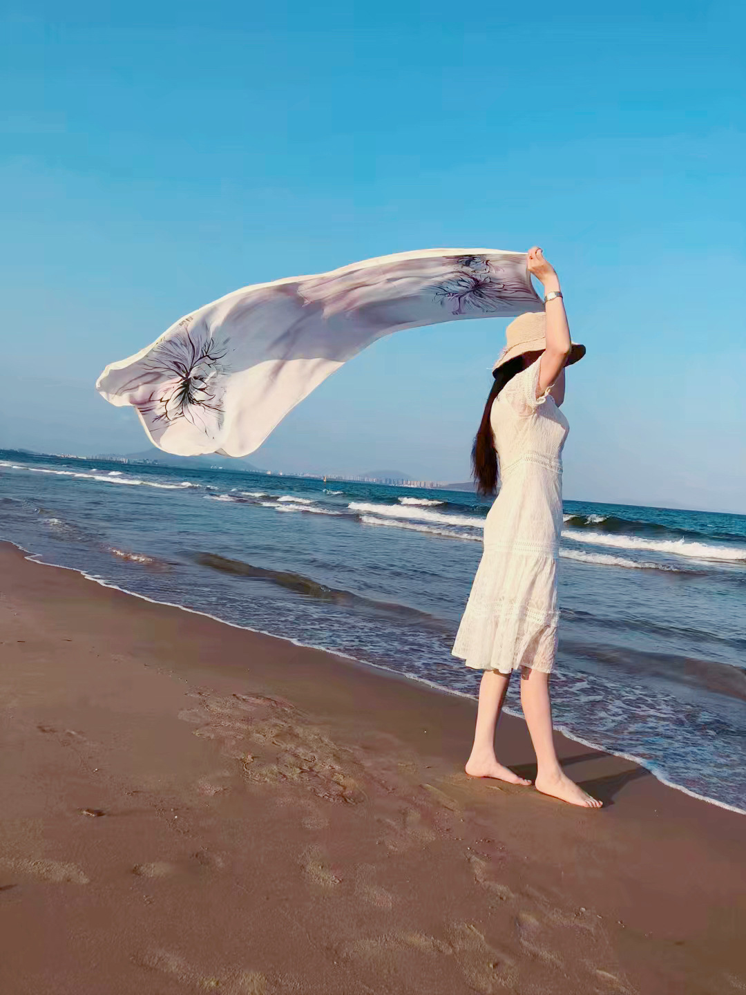 2021 Spring and Summer New Printed Silk Scarf Versatile Mulberry Silk Scarf Gift Long Sunscreen Shawl Beach Towel 2021 Spring and Summer New Printed Silk Scarf Versatile Mulberry Silk Scarf Gift Long Sunscreen Shawl Beach Towel