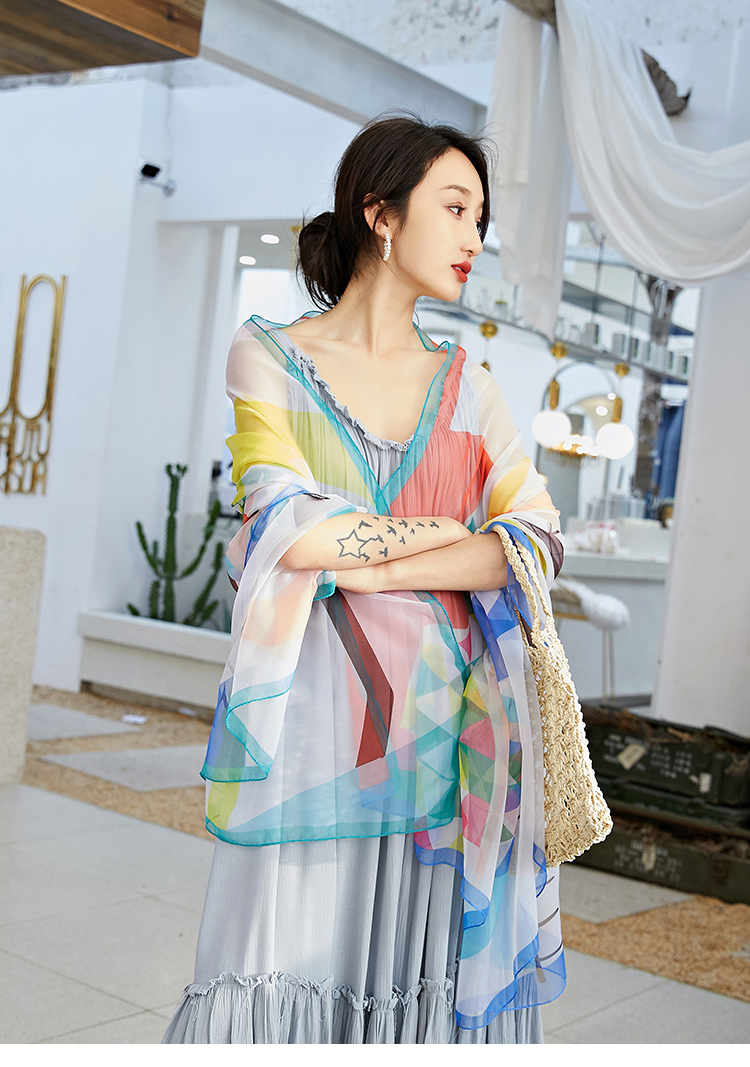 New Korean version of gauze scarf with scarf gradient long beach towel sunscreen scarf shawl dual-use women New Korean version of gauze scarf with scarf gradient long beach towel sunscreen scarf shawl dual-use women