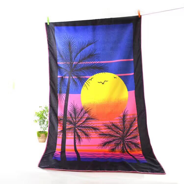 Ultra-fine fiber printed beach towel with spot pattern can be customized.