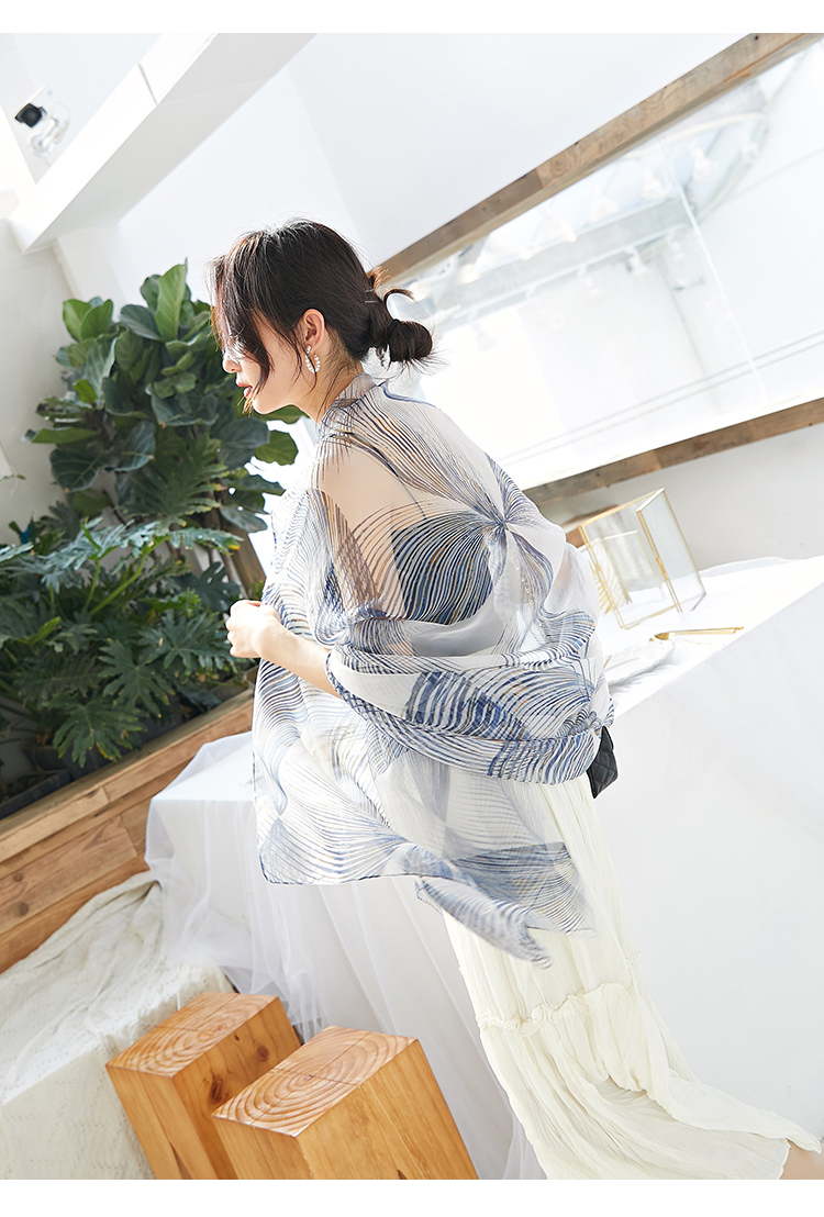 New Korean version of gauze scarf with scarf gradient long beach towel sunscreen scarf shawl dual-use women New Korean version of gauze scarf with scarf gradient long beach towel sunscreen scarf shawl dual-use women