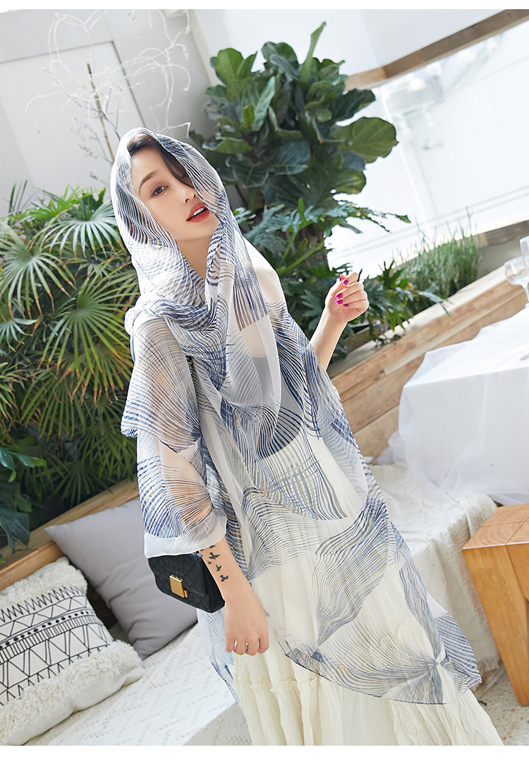 New Korean version of gauze scarf with scarf gradient long beach towel sunscreen scarf shawl dual-use women New Korean version of gauze scarf with scarf gradient long beach towel sunscreen scarf shawl dual-use women