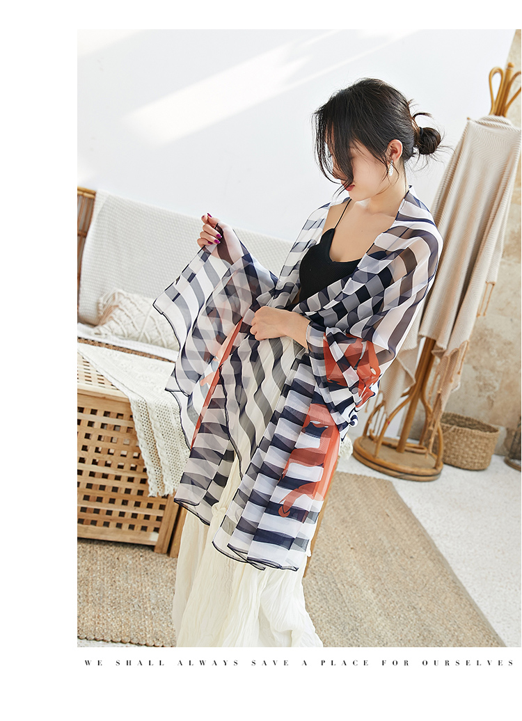 New Korean version of gauze scarf with scarf gradient long beach towel sunscreen scarf shawl dual-use women New Korean version of gauze scarf with scarf gradient long beach towel sunscreen scarf shawl dual-use women