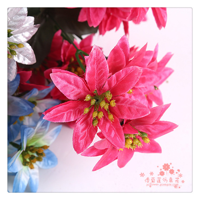 Mini 7 head Christmas flower flower simulation Christmas decoration floral color Mini 7 head Christmas flower flower simulation Christmas decoration floral color