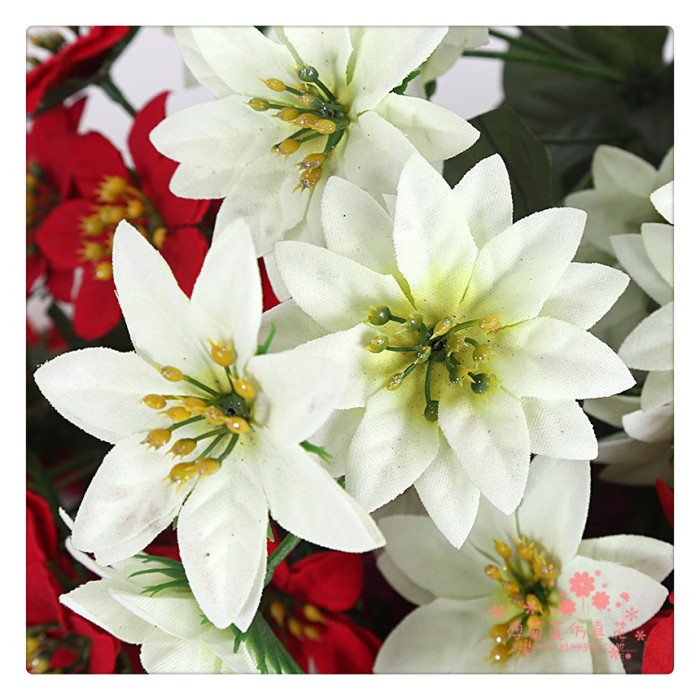 Mini 7 head Christmas flower flower simulation Christmas decoration floral color Mini 7 head Christmas flower flower simulation Christmas decoration floral color