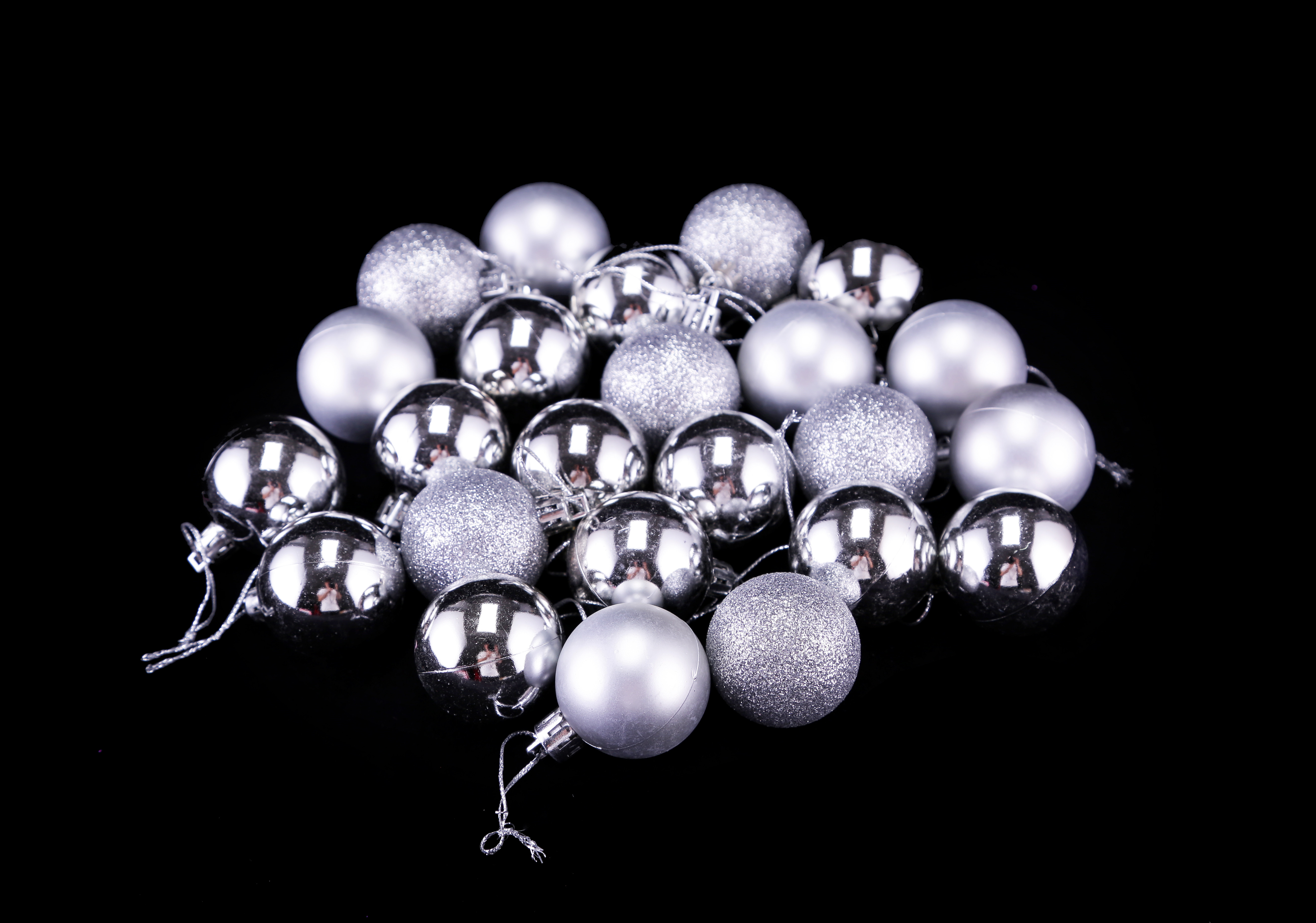 Christmas ball shopping mall condole top decorations colorful ball hang ball decoration supplies. Christmas ball shopping mall condole top decorations colorful ball hang ball decoration supplies.