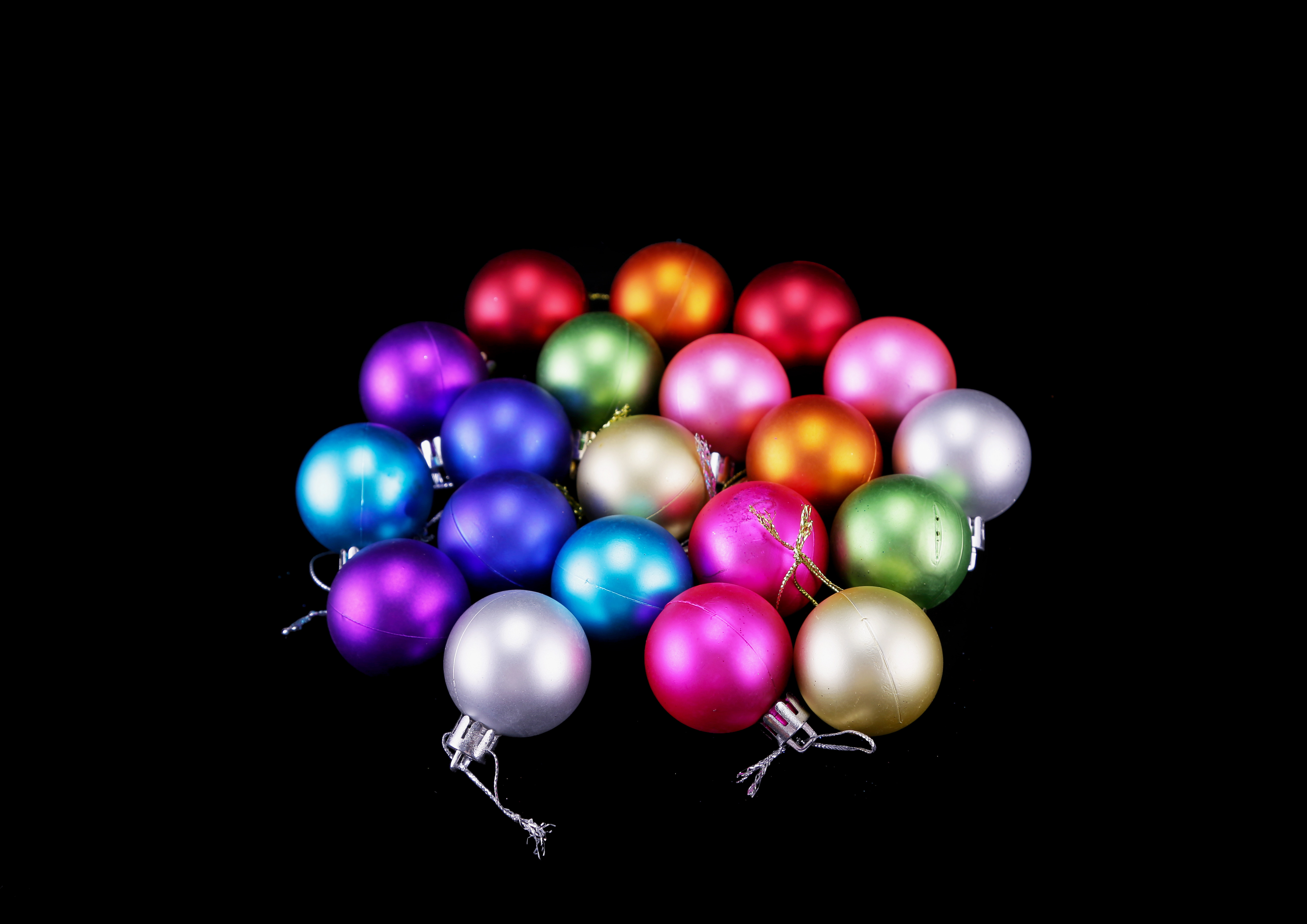 Christmas ball shopping mall condole top decorations colorful ball hang ball decoration supplies. Christmas ball shopping mall condole top decorations colorful ball hang ball decoration supplies.