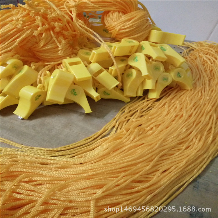 A Large Number of Spot Supply Black Outdoor Environmentally Friendly Plastic Referee Medium Lanyard Whistle