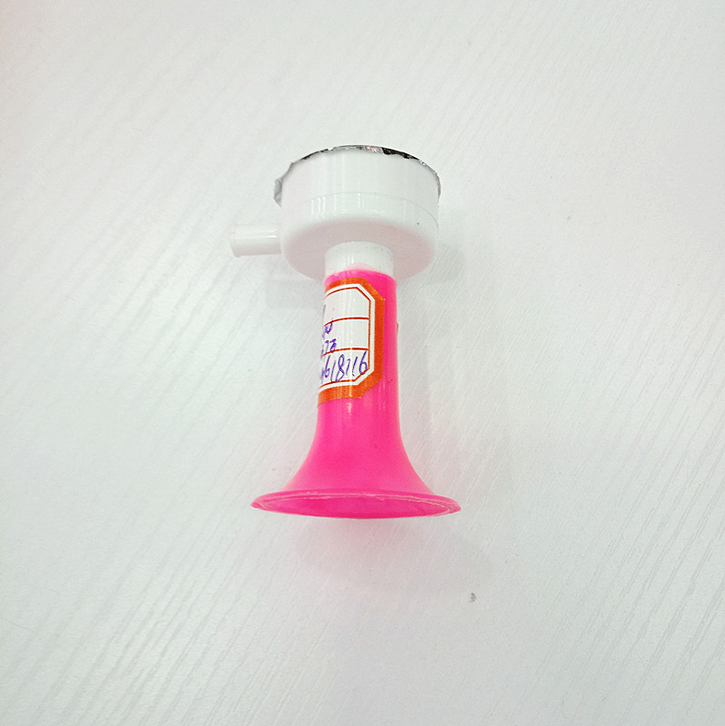 Toy wholesale small horn football World Cup plastic football whistle horn cheering 6.5CM