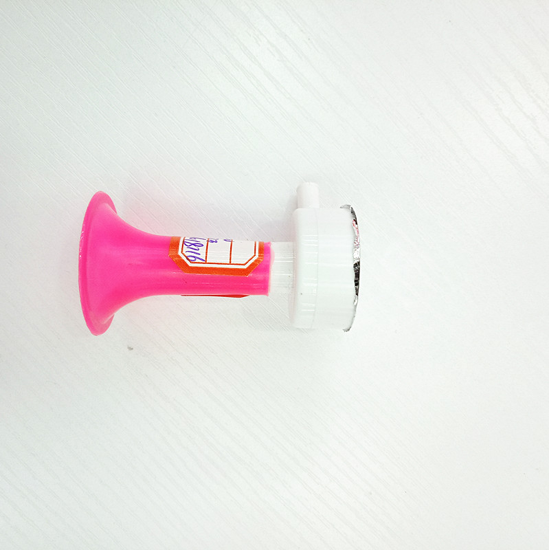 Toy wholesale small horn football World Cup plastic football whistle horn cheering 6.5CM