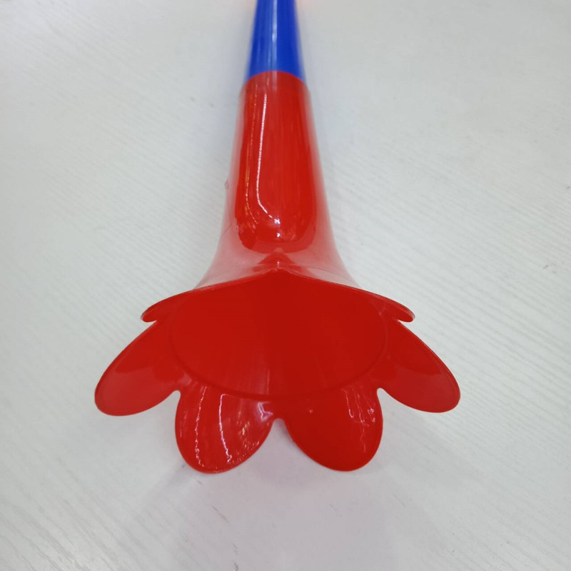 Plastic big three whistle horn small side football cheer lid 57CM Plastic big three whistle horn small side football cheer lid 57CM