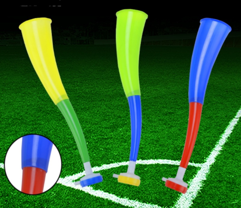 Plastic two-section whistle horn horn horn bend football booster cover 40CM59g