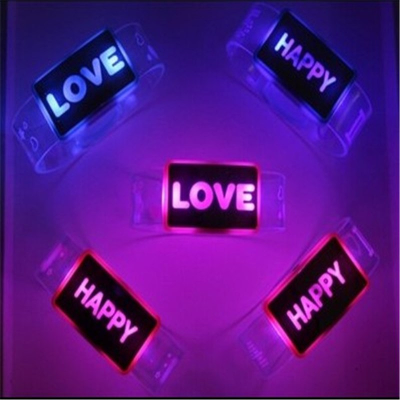 The new LED flashlight bracelet with luminous bracelet and luminous bracelet can customize the customer's logo. The new LED flashlight bracelet with luminous bracelet and luminous bracelet can customize the customer's logo.