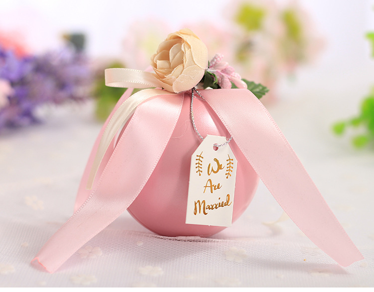 The new candy box creative heart of the marriage married romantic Korean gift box tinplate candy box The new candy box creative heart of the marriage married romantic Korean gift box tinplate candy box