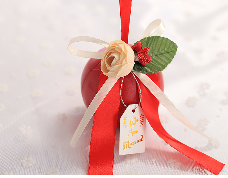 The new candy box creative heart of the marriage married romantic Korean gift box tinplate candy box The new candy box creative heart of the marriage married romantic Korean gift box tinplate candy box