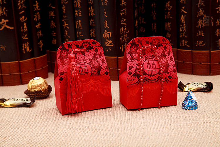 The new \\\"gold bead curtain\\\" creative series large happy candy box wholesale can be customized Chinese style high-grade embossed grain