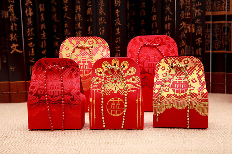 The new \\\"gold bead curtain\\\" creative series large happy candy box wholesale can be customized Chinese style high-grade embossed grain
