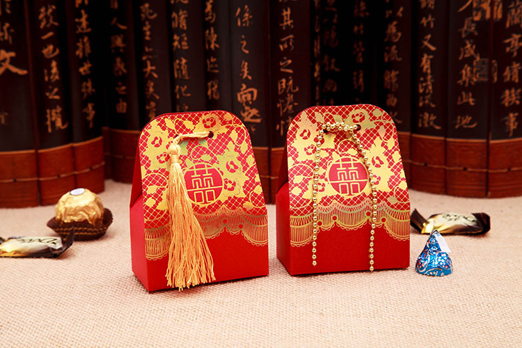 The new \\\"gold bead curtain\\\" creative series large happy candy box wholesale can be customized Chinese style high-grade embossed grain