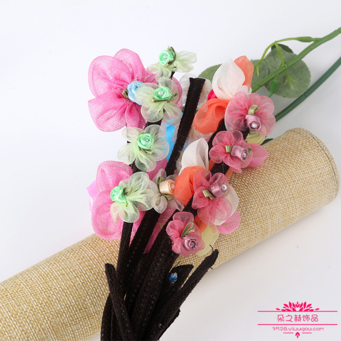 Beautiful and lovely fresh flowers blossom hair rope ring hair headdress