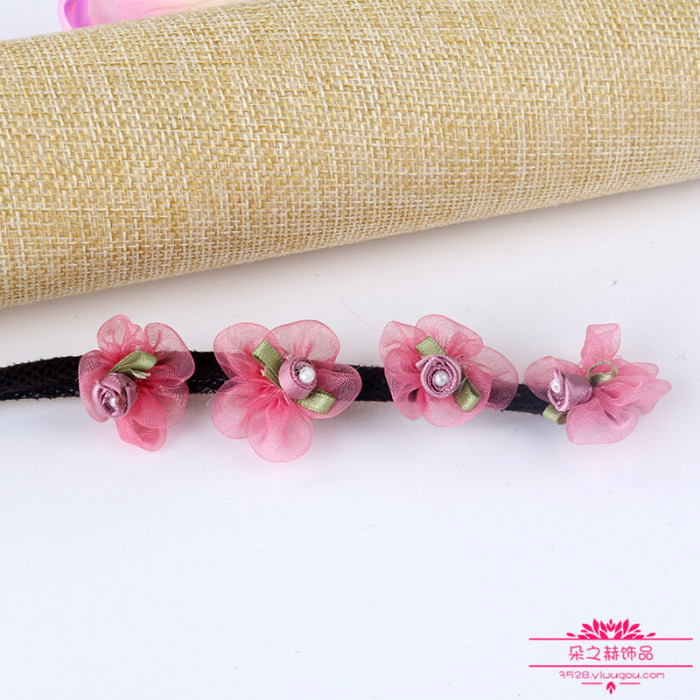 Beautiful and lovely fresh flowers blossom hair rope ring hair headdress