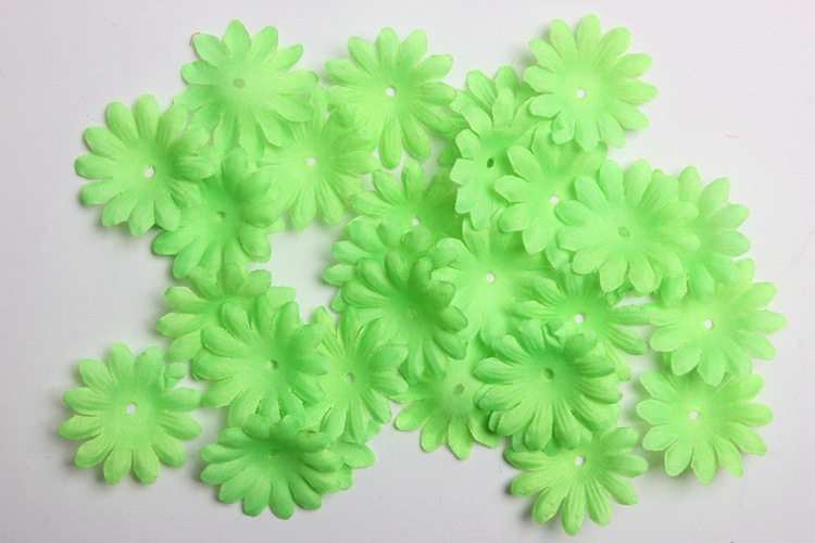 Diameter 4.0cm 13 Colors 200G/Pack Little Daisy Laminate Petals Bridal Headdress Flower Sprinkling Flowers Ornamental Flower Material Diameter 4.0cm 13 Colors 200G/Pack Little Daisy Laminate Petals Bridal Headdress Flower Sprinkling Flowers Ornamental Flower Material