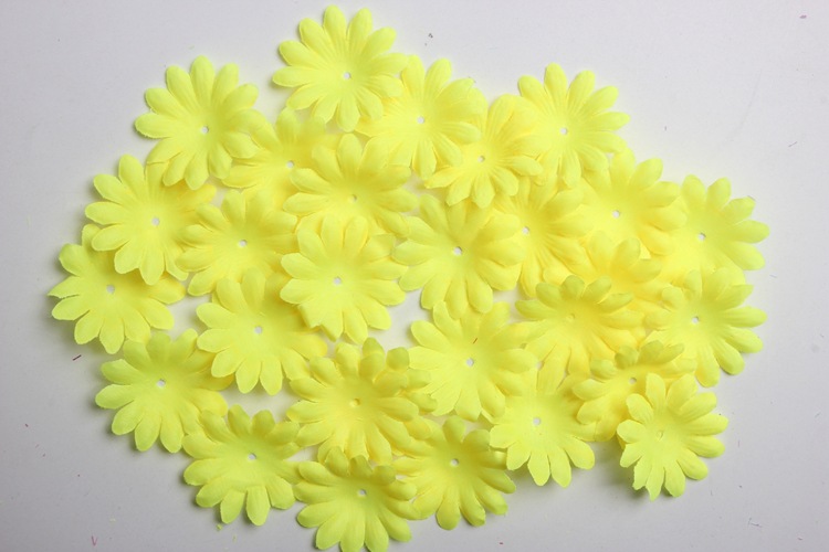 Diameter 4.0cm 13 Colors 200G/Pack Little Daisy Laminate Petals Bridal Headdress Flower Sprinkling Flowers Ornamental Flower Material Diameter 4.0cm 13 Colors 200G/Pack Little Daisy Laminate Petals Bridal Headdress Flower Sprinkling Flowers Ornamental Flower Material