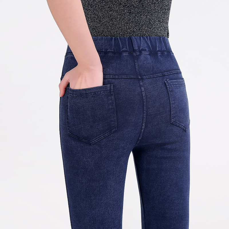 Manufacturer&#039;s direct selling of The Spring 2020 New women&#039;s wear is 300 jin of large size jeans with high bouncy little feet and a pair of pencil trousers