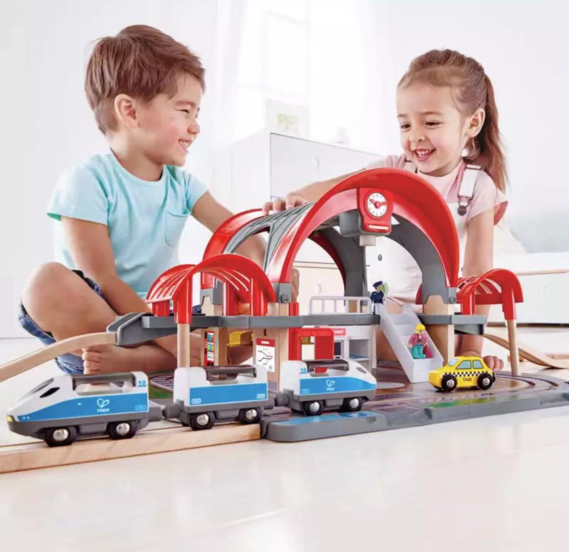 [Officially Authorized] German Hape Luxury City Railway Station Children Train Track Toy