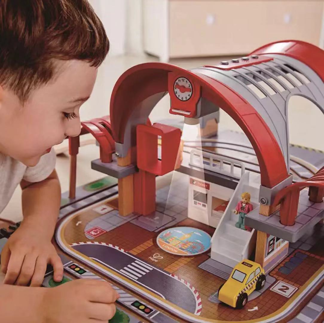 [Officially Authorized] German Hape Luxury City Railway Station Children Train Track Toy