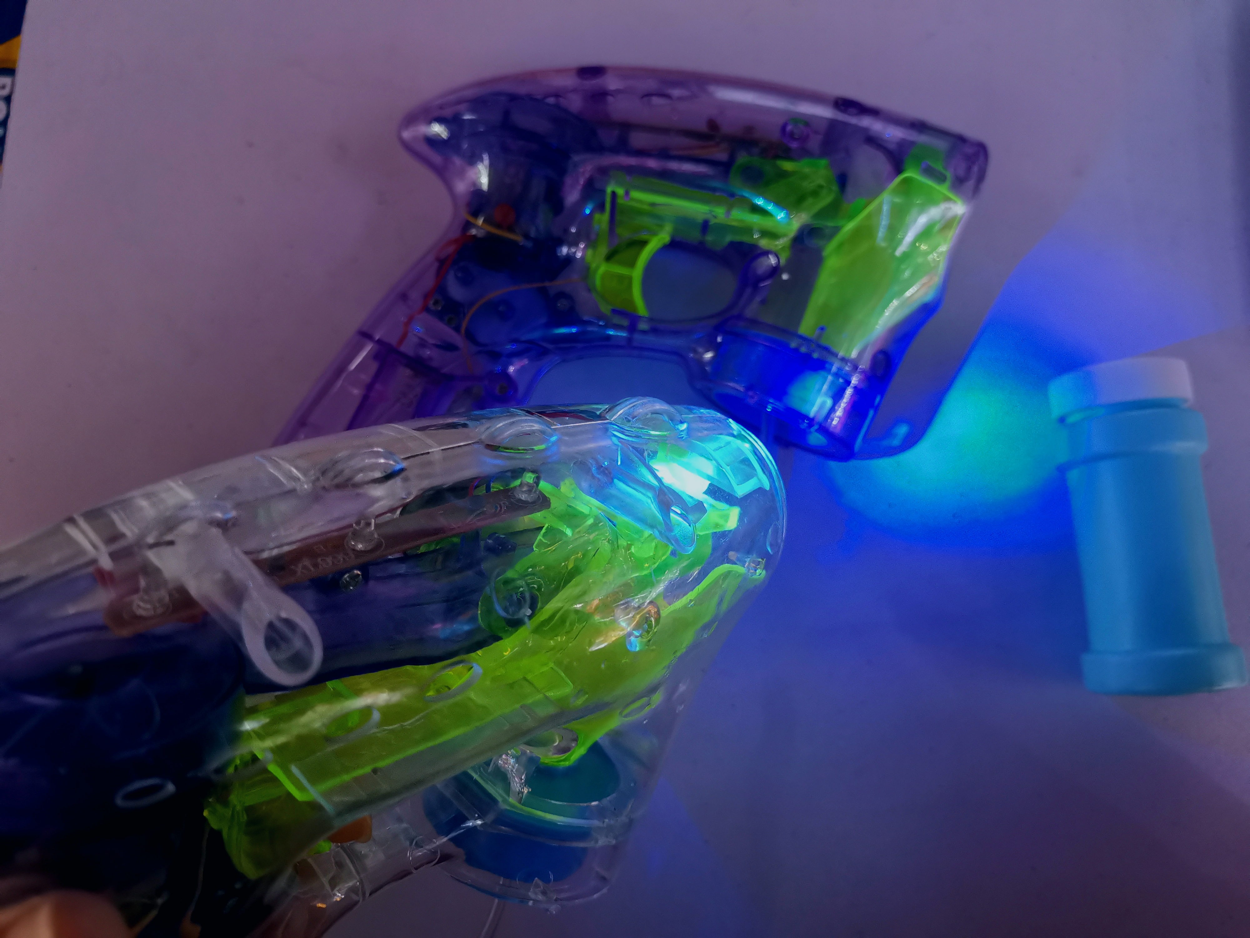 S booth hot style full automatic transparent light music bubble gun electric toys with bubble water square hot sales S booth hot style full automatic transparent light music bubble gun electric toys with bubble water square hot sales