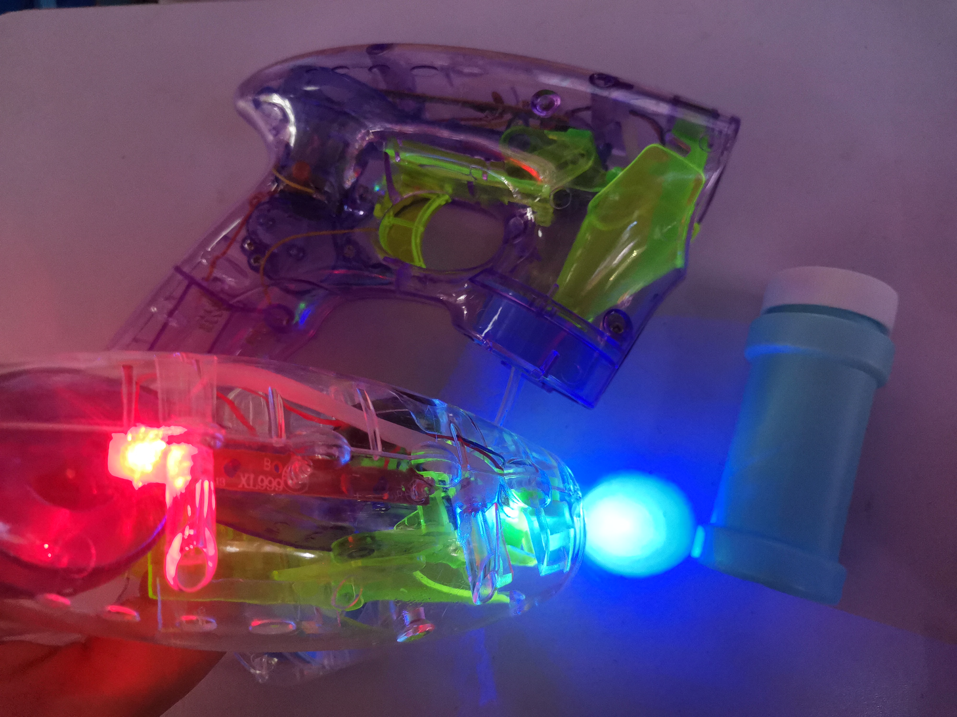 Booth hot style fully automatic transparent light music bubble gun electric toys with bubble water square hot sale