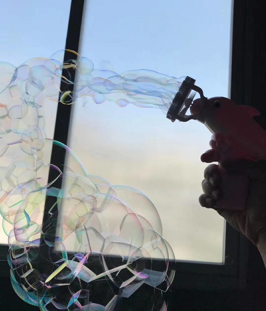 S Douyin Street hot selling Electric multi-bubble dolphin Bubble gun electric fun toys S Douyin Street hot selling Electric multi-bubble dolphin Bubble gun electric fun toys