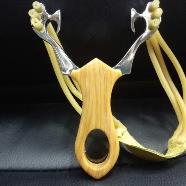 The slingshot 3 shares of Yiwu purchase the Pearl adult outdoor slingshot slingshot slingshot wholesale