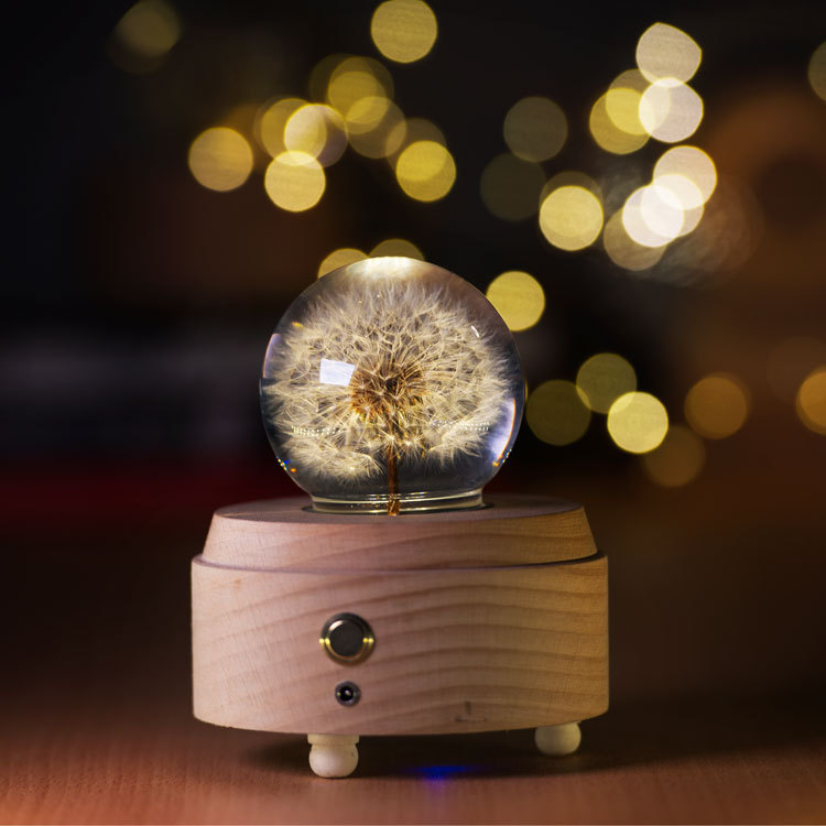 Carousel crystal ball music box INS imported beech crystal with light music box valentine&#039;s day gift
