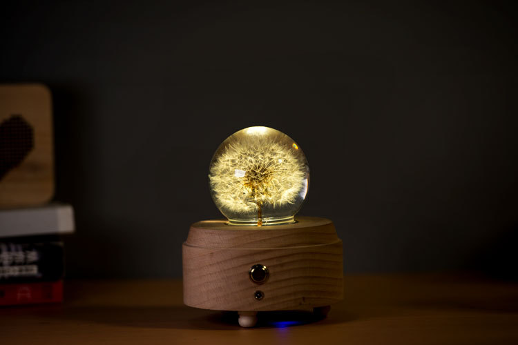 Carousel crystal ball music box INS imported beech crystal with light music box valentine's day gift