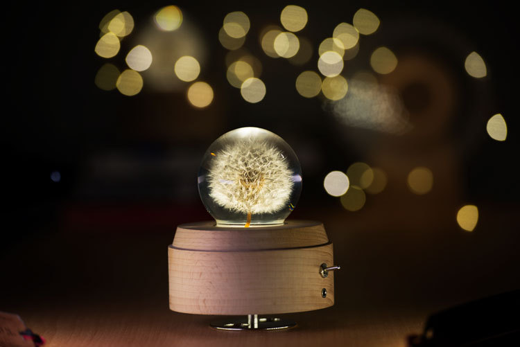 Carousel crystal ball music box INS imported beech crystal with light music box valentine's day gift